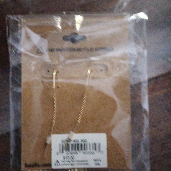 Gold tone earings - Picture 2 of 3